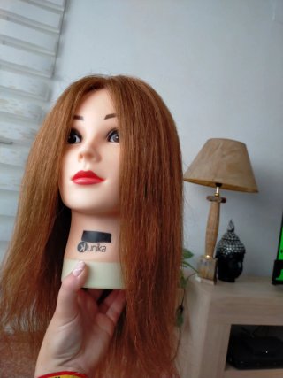 Cabeza peluquería pelo natural