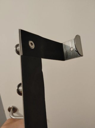 Colgador de puerta metálico