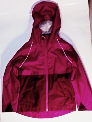 Chubasquero rosa y rojo con capucha