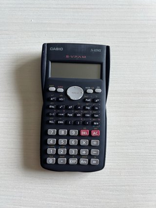 Calculadora Científica Casio fx-82MS