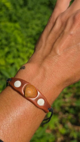 Pulsera concha y opérculos
