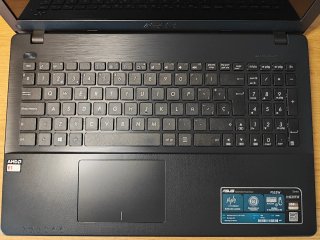 Portátil Asus F552W