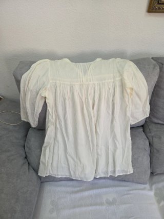 Blusa blanca bordada talla M