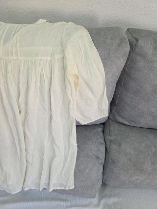 Blusa blanca bordada talla M