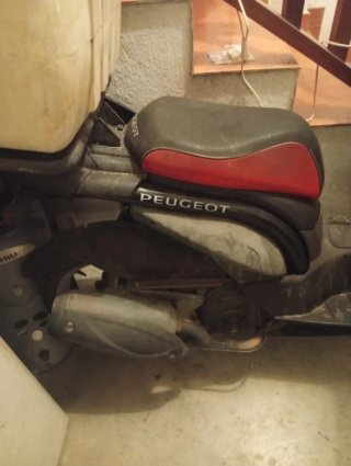 Scooter Peugeot Negro/Rojo