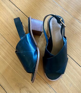 Sandalias tacón ancho negras y marrones