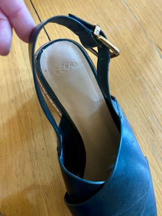 Sandalias tacón ancho negras y marrones