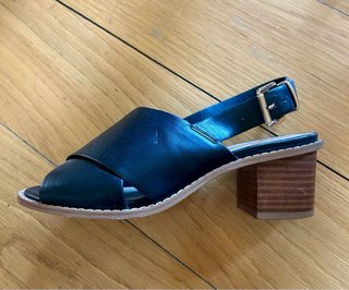 Sandalias tacón ancho negras y marrones