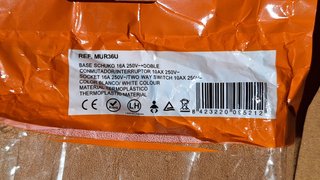 Solera MUR36U Conmutador Doble + Enchufe Schuko