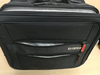 Maletín Diesel con ruedas para portátil