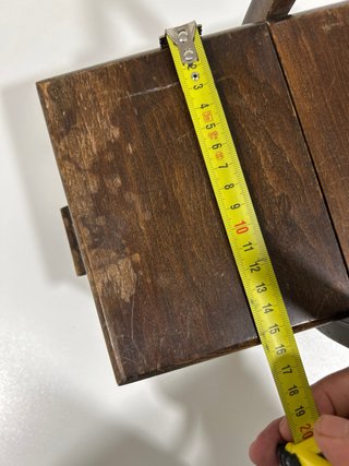 Costurero de madera antiguo