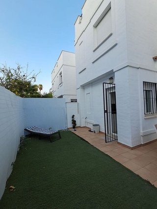 Casa adosada en alquiler en Los Naranjos - Las Brisas en Marbella