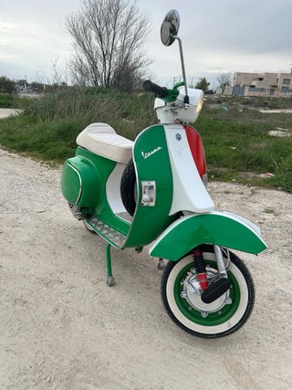 Vespa PK 75 Tricolor
