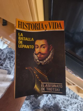 Revista historia y vida.