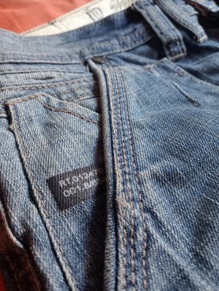 Pantalón vaquero Springfield.
