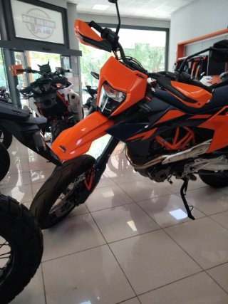 KTM 690 SMC Supermoto Naranja/Negra