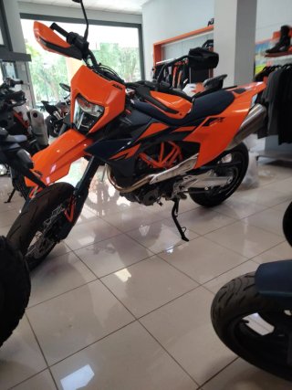 KTM 690 SMC Supermoto Naranja/Negra