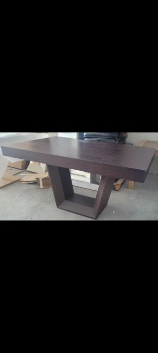 Mesa de diseño exclusiva en madera