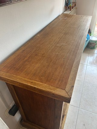 Mueble de madera maciza