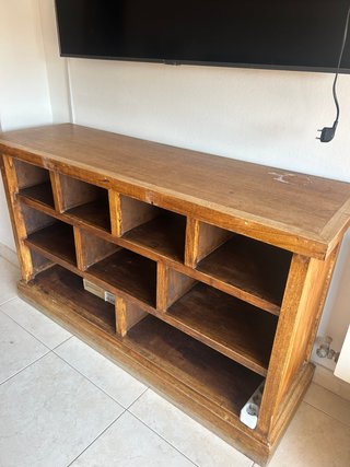 Mueble de madera maciza