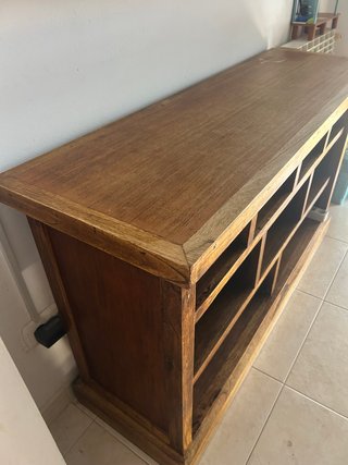 Mueble de madera maciza