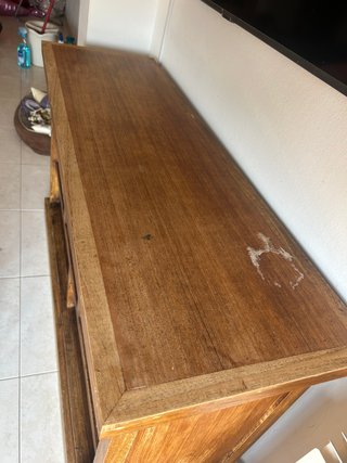 Mueble de madera maciza