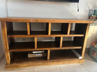 Mueble de madera maciza