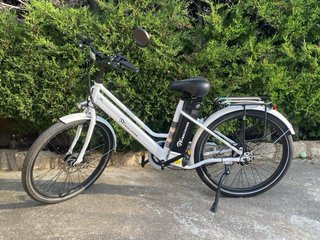 Bicicleta Eléctrica Blanca