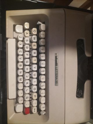 Máquina de escribir Olivetti Lettera 35