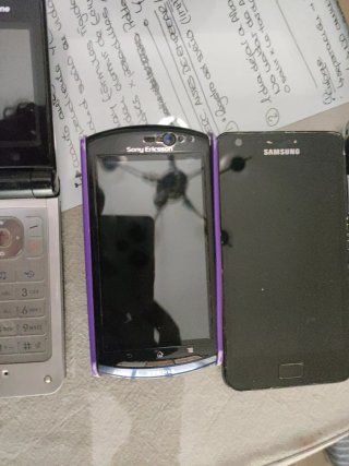 Lote 3 cellulari antichi Samsung, Sony Ericsson...