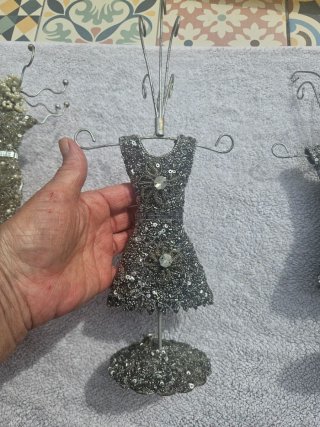 Set di 4 gioielli con design argento e bianco