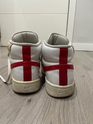 Zapatillas Nike Blancas y Rojas