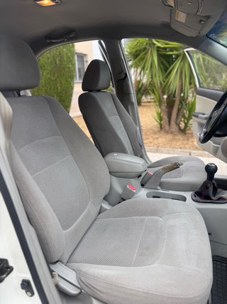 kia cerato 2004