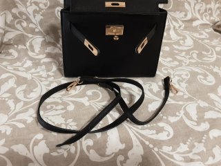 Bolso negro de mano