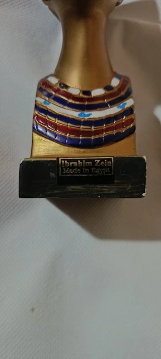 Busto Nefertiti  Jeroglíficos, pintado a mano.