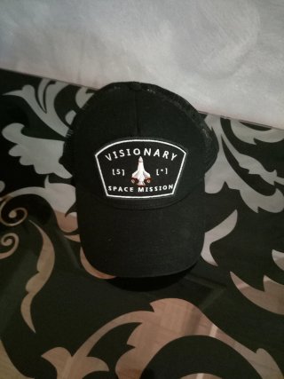 Gorra negra Visionary Space Mission