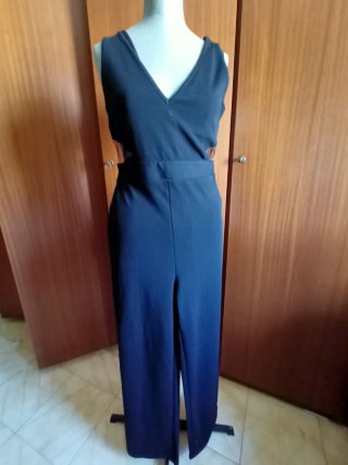 Mono negro talla L con detalles