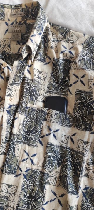 Camisa estampada hombre beige y negro