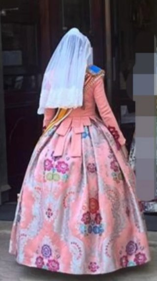 Traje de Fallera Completo: 2 Corpiños y 2 Faldas