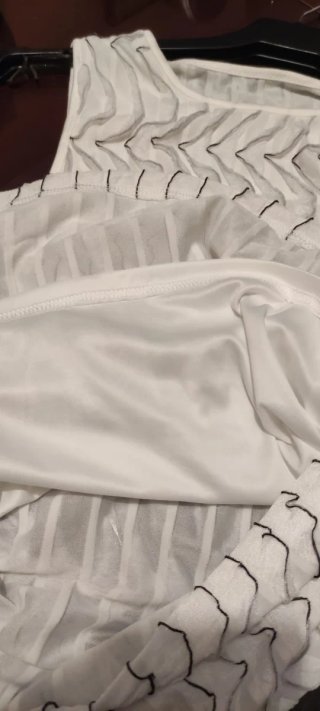 Blusa blanca con volantes