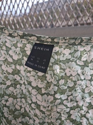 Vestido floral verde y blanco