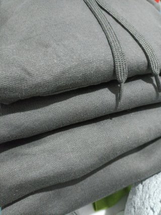 Sudadera con capucha gris oscuro