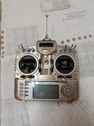 Emisora aeromodelismo WFLY WFT09