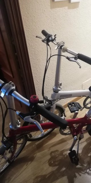 Bicicletas plegables Dahon Eco C6 y C7 y cascos