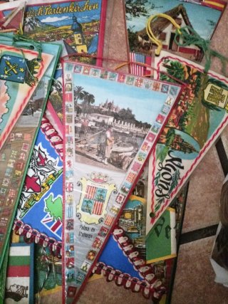 129 Banderines Antiguos del Mundo