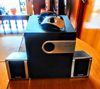 Sistema de Sonido Philips 2.1 Subwoofer + 2 Parlan