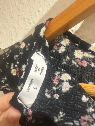 Camiseta floral sin mangas