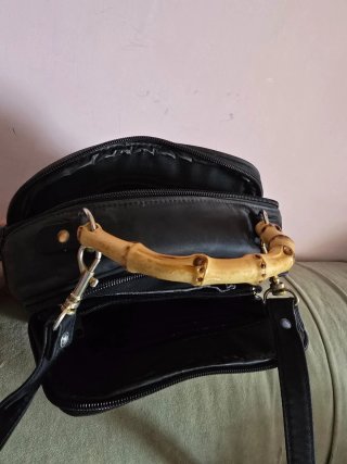 Borsa donna nera con manico bambù