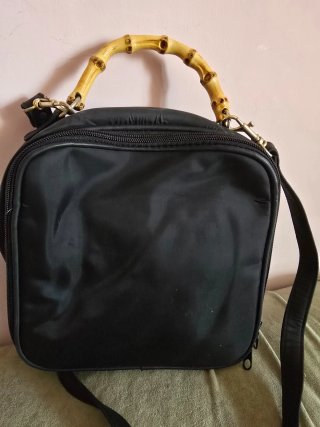 Borsa donna nera con manico bambù