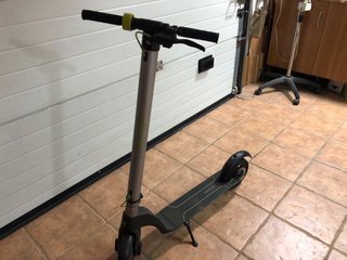 Patinete eléctrico Cecotec modelo bongo serie A